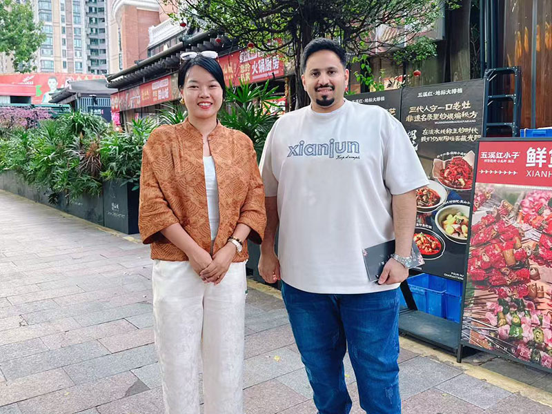 Foreign clients come to the company for business negotiations